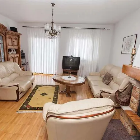 In 39335 * Crikvenica