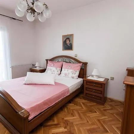 Apartment In 39335 *